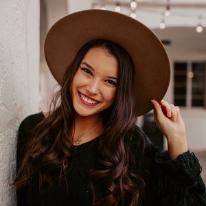 Meet your Posher, Taylor